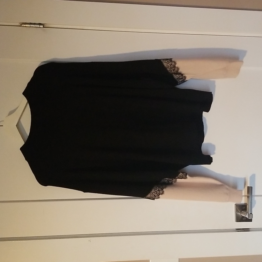 Black avantlook sweater size M